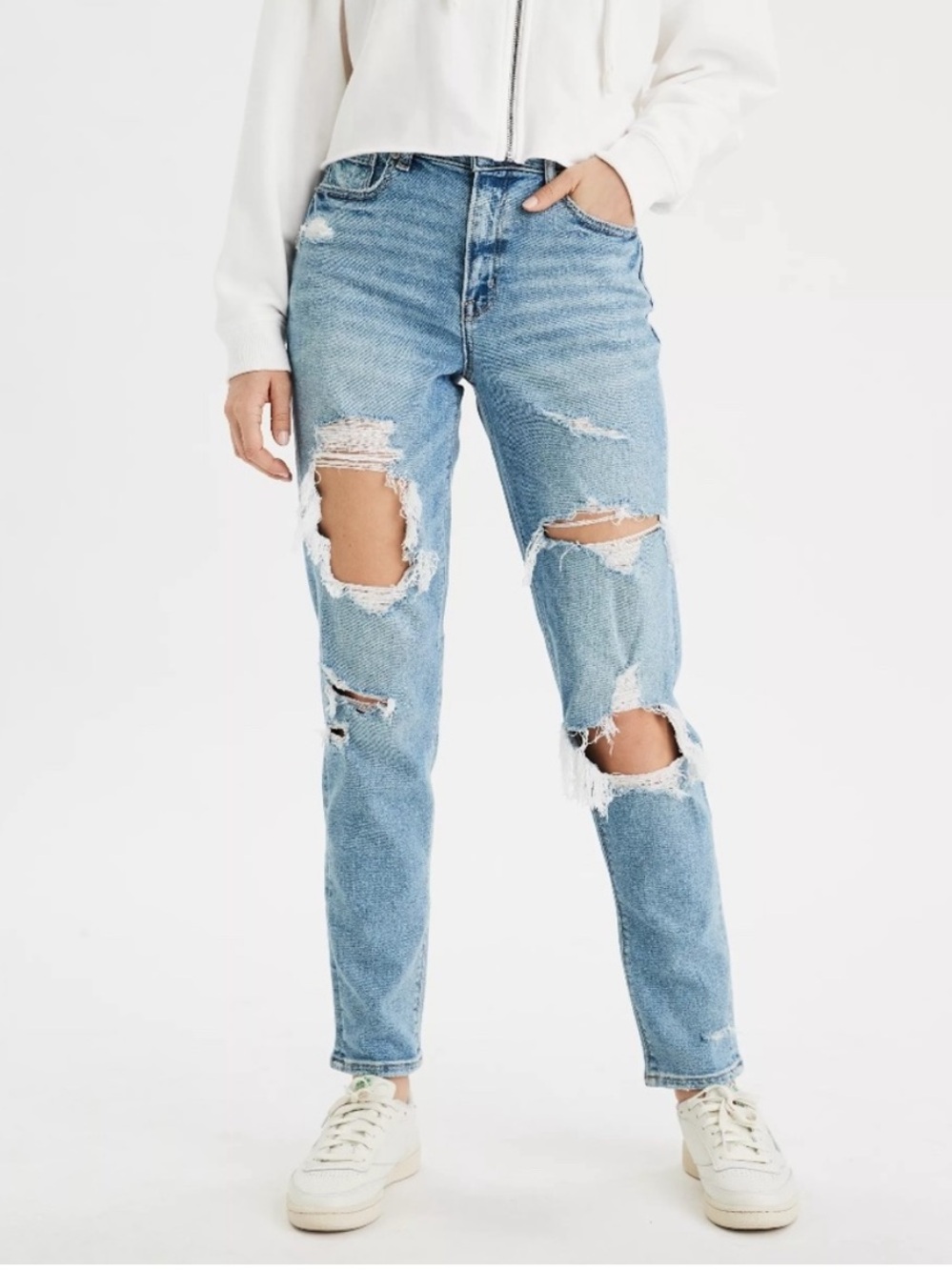 ❗️American Eagle Comfort Stretch Waistband Light Wash Distressed Mom Jean